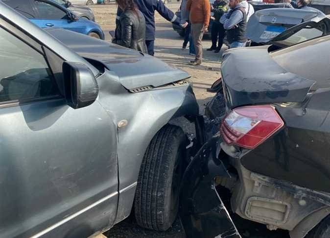 تصادم بين ثلاث مركبات أعلى جسر الثامن يربك حركة السير دون إصابات