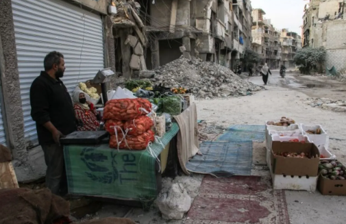 رغم الدمار  ..  الالاف يعودون لمخيم اليرموك في دمشق