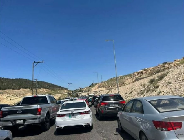أزمة مرورية بسبب حادث سير نتج عنه 3 إصابات