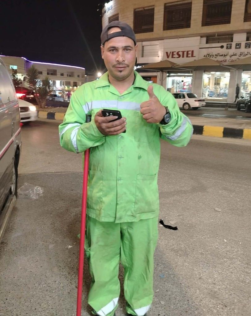 عامل وطن في معان يعثر على مبلغ مالي كبير ويعيده كاملًا لصاحبه