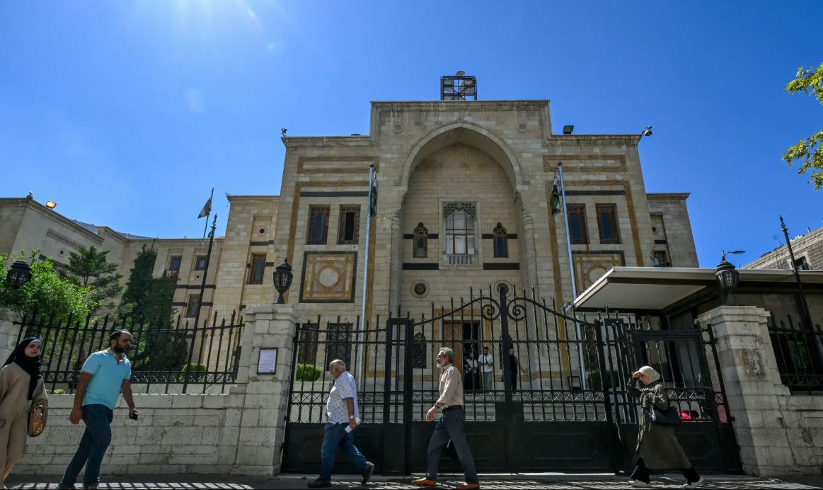 انتخابات سوريا ..  بدء فرز الأصوات في مراكز ومد الاقتراع بأخرى