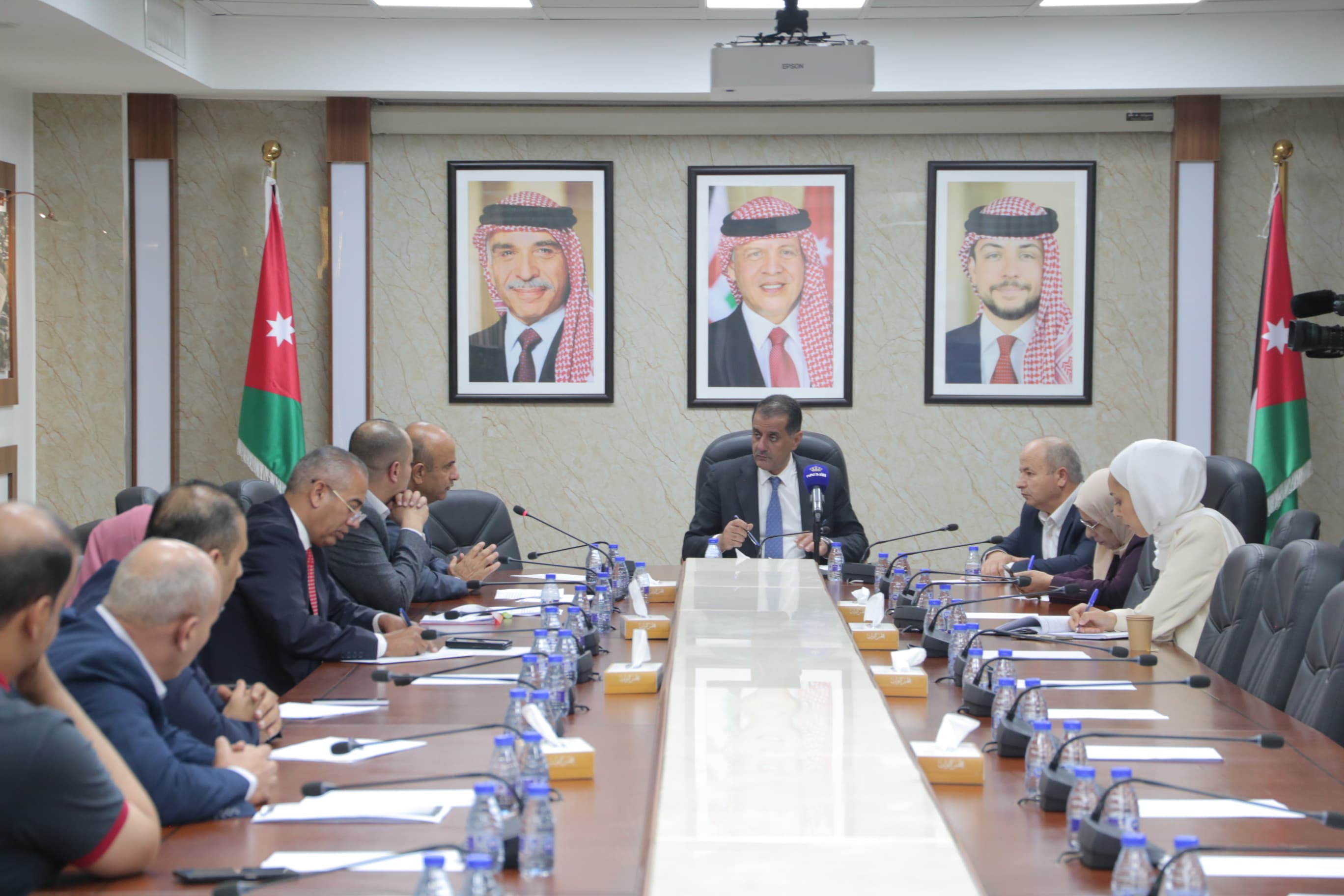 الإدارية النيابية تطالب بإنصاف 16 موظفًا مفصولًا من "تعويضات البيئة"  