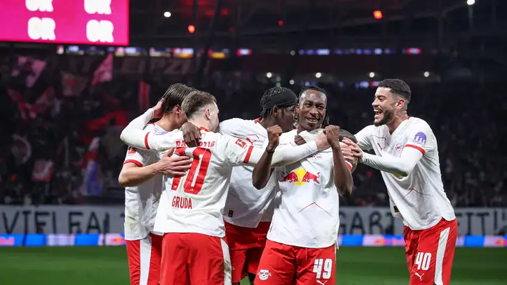 حلم مستحيل ..  نجم لايبزيج يشعل صراعا خفيا بين برشلونة وعمالقة البريميرليج