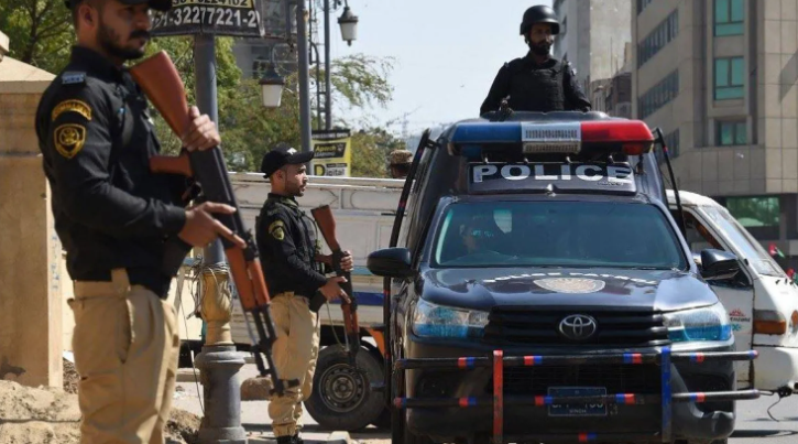 مقتل 3 أشخاص في هجوم انتحاري استهدف مقر شرطة الحدود الباكستانية