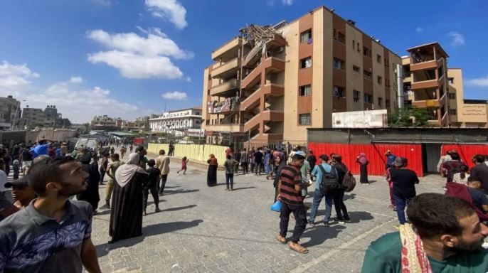14 شهيدا بينهم صحفيون في قصف "إسرائيلي" لمجمع ناصر الطبي جنوب غزة 