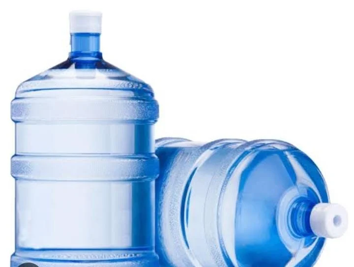 هل ارتفعت أسعار "قوارير المياه" فعلًا أم أننا أمام فوضى تسعير؟