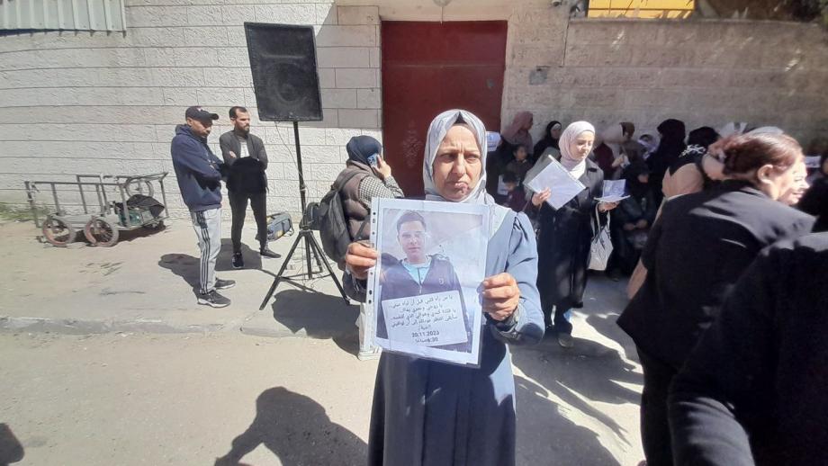 بين الغِياب والانتظار ..  أمٌّ تبحث عن ابنها المفقود منذ عامين 