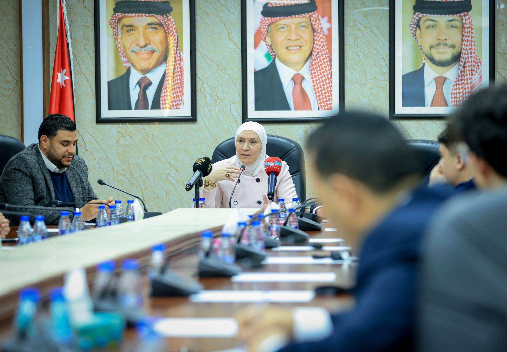 الجراح تلتقي طلبة “لوريت” وتؤكد أهمية دور الشباب في الحياة السياسية