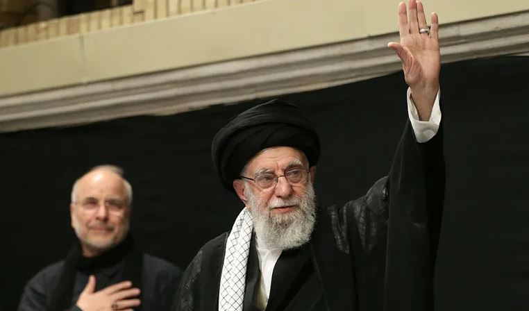 خامنئي يقر بخسارة "لا يتحمَّلها أي شعب"