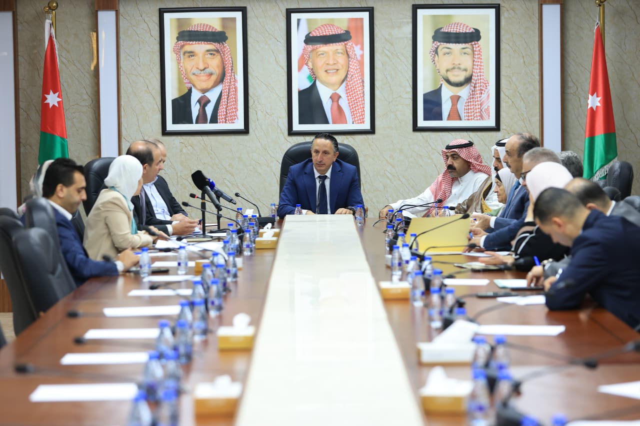 "العمل النيابية" تبحث  التوسع بمراكز الخدمات الحكومية 