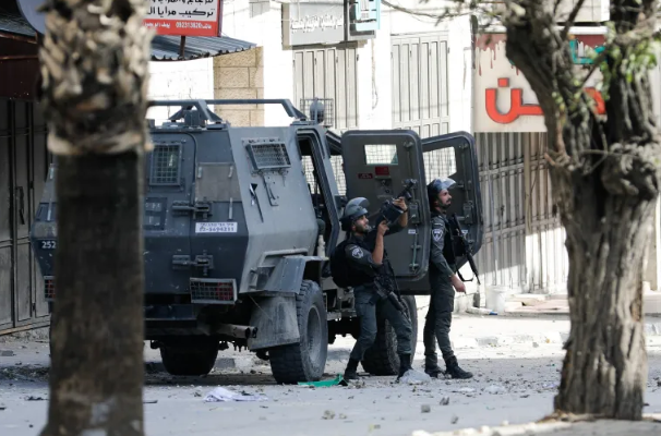 الاحتلال يقتحم مدن الضفة وسط اشتباكات مع الفلسطينيين