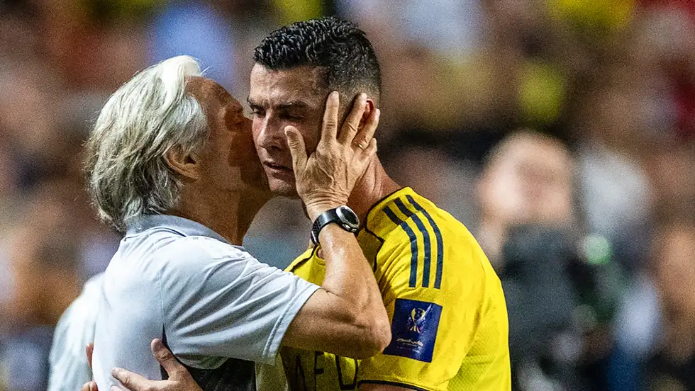 جيسوس يفاجئ الجميع ويضع مستقبله بيد رونالدو