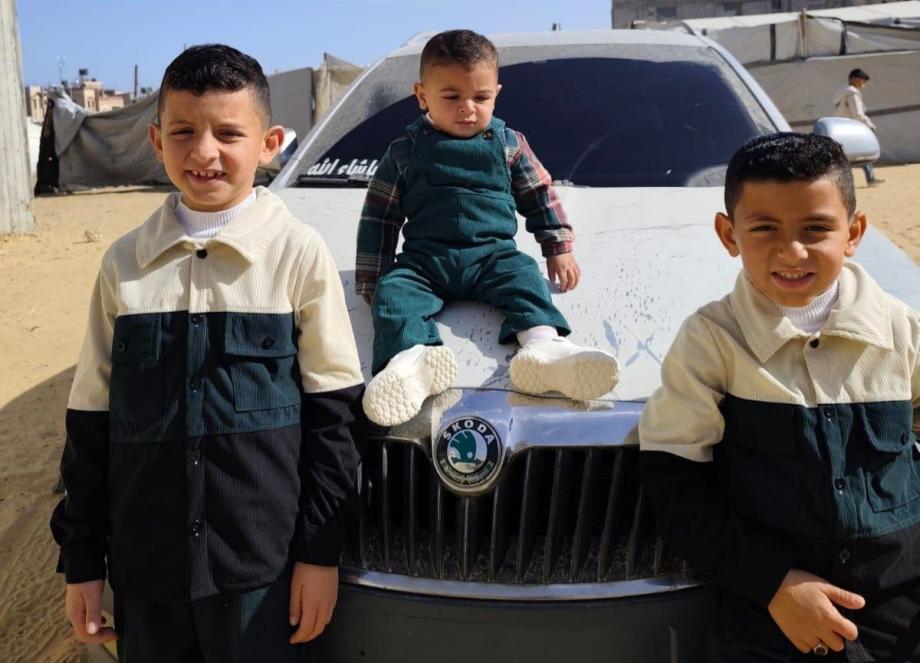 في ذكرى استشهاد والدته ..  "ركان" رضيع يكبر في حضن جدّته  