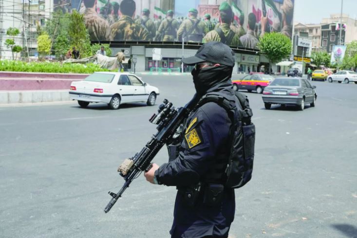 إيران : الحرس الثوري يعلن مقتل مسلحين في مداهمات شرق البلاد