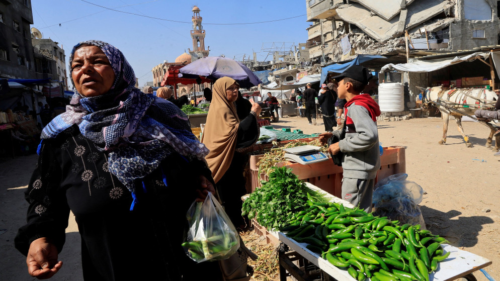 "اقتصاد البقاء" في غزة: مهن جديدة فرضتها الحرب