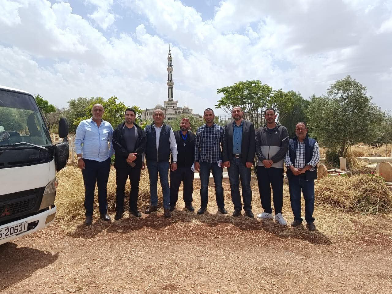 مركز شباب يرقا ينفذ حملة نظافة في المقبرة الإسلامية في يرقا