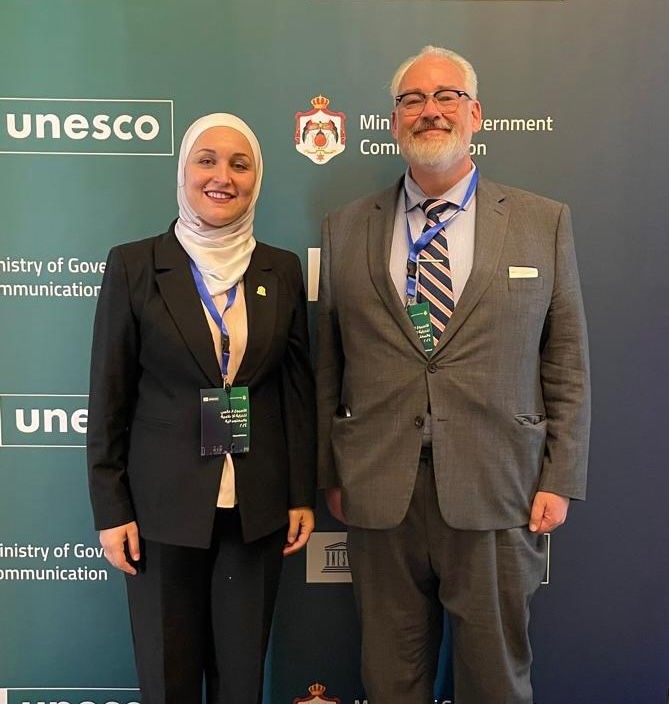 المخادمة ..  أكاديمية من "إعلام اليرموك" تفوز بالمركز الثالث بمسابقة بحثية دولية بمؤتمر "رابطة التعليم في الصحافة"