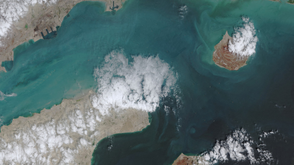 شركة أمنيّة تحذر من رسائل نصب تعرض على السفن مرورا آمنا عبر مضيق هرمز