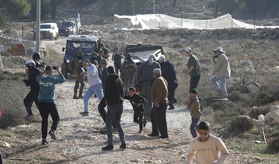 إصابات في هجوم المستوطنين على قرية كيسان شرق بيت لحم  