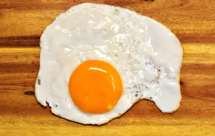 ماذا يحدث لضغط الدم عند تناول البيض؟