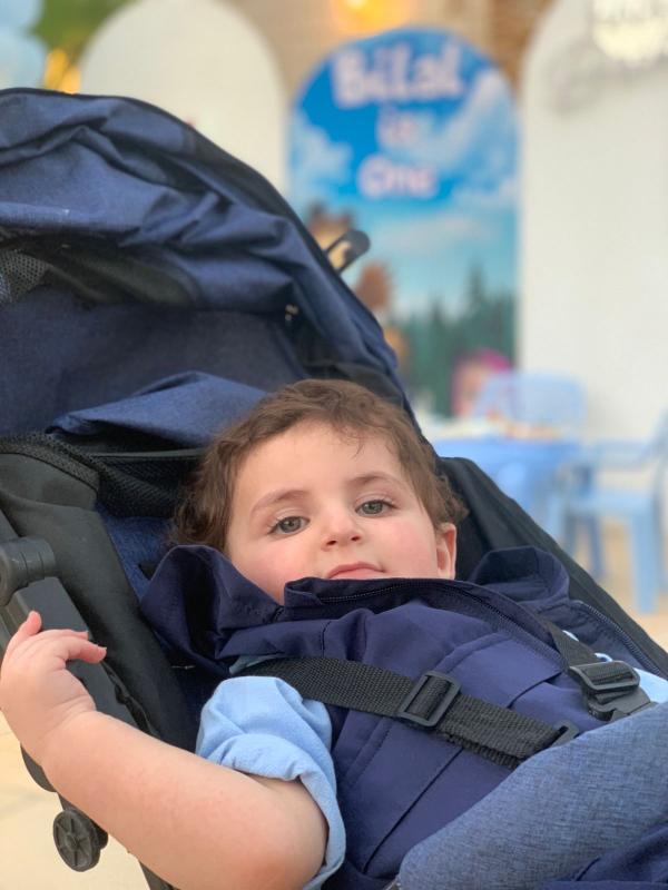 بلال ليث باكير يطفئ شمعته الأولى