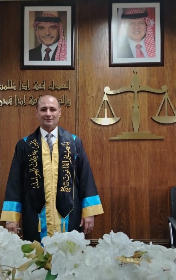 ثامر عاطف العواملة  ..  مبارك الماجستير في القانون