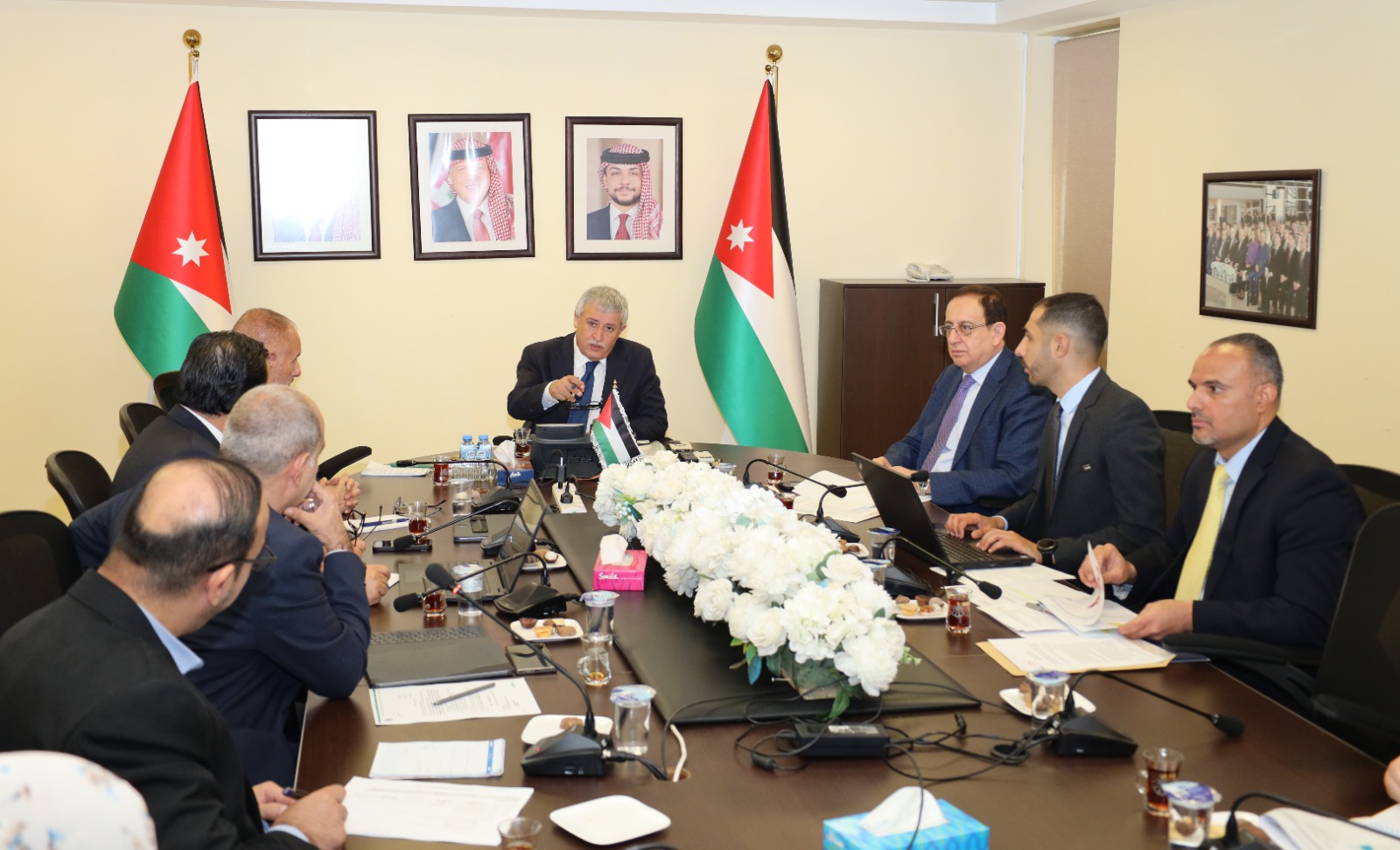 وزير النقل يعقد اجتماعا لبحث استكمال متطلبات ترخيص مطار عمان المدني
