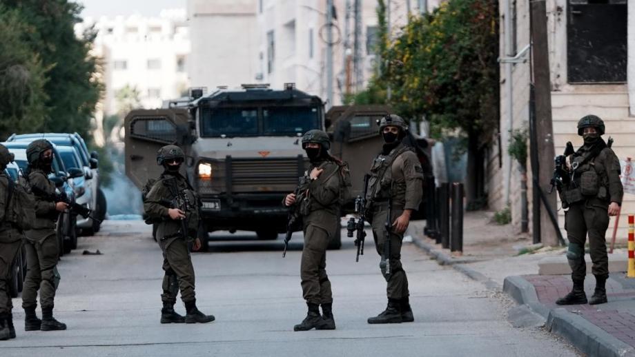 الاحتلال ينفِّذ حملة اعتقالات واسعة في الضفة والقدس  