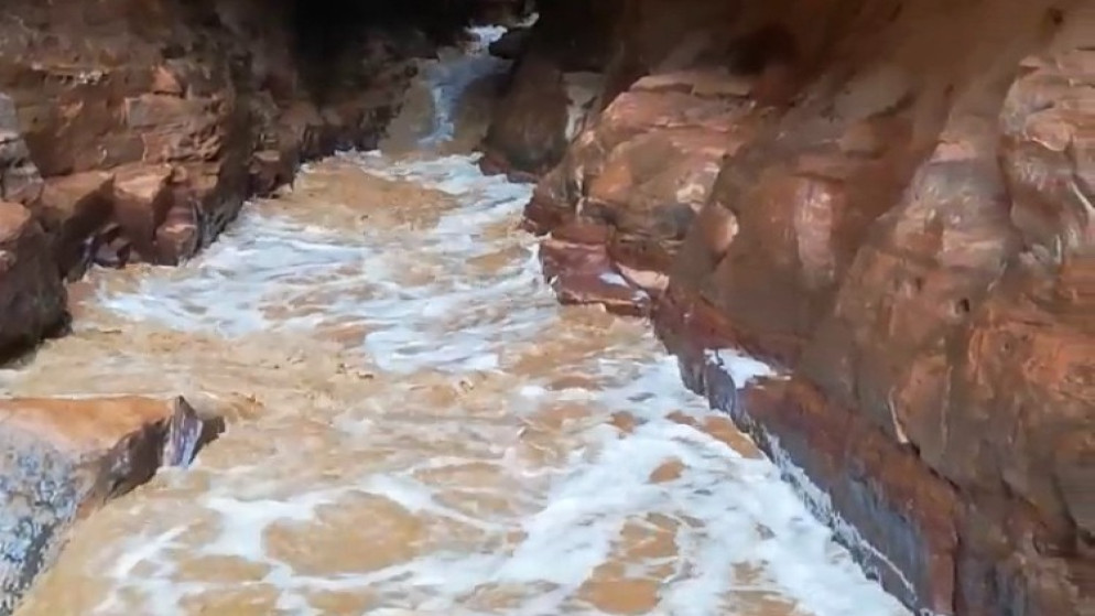الجبور: سياح أجانب داهمتهم السيول بالشوبك كانوا دون دليل سياحي