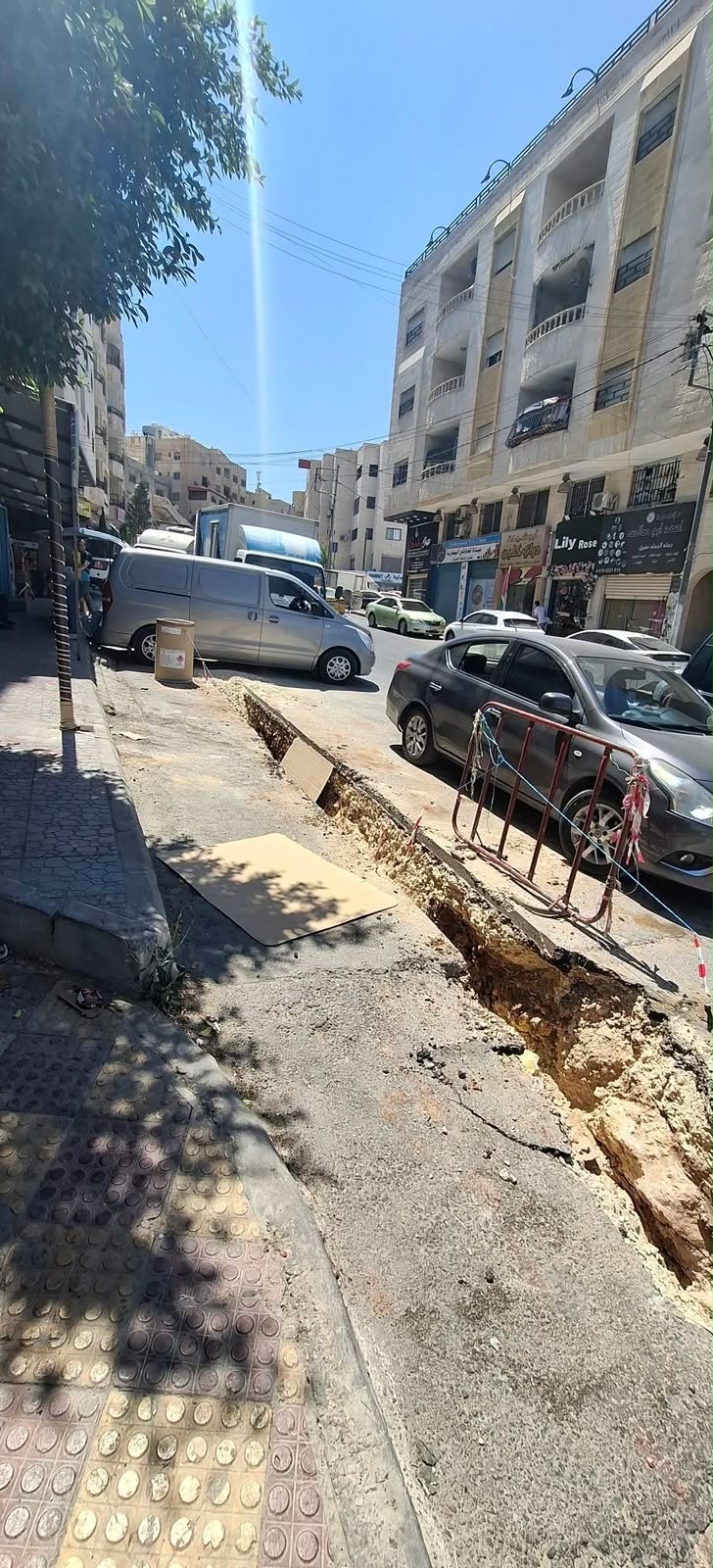 حفريات تمتد وخسائر تتفاقم ..  شارع النهضة في طبربور يرهق التجار ويعطل الحركة