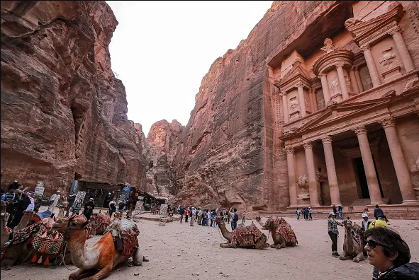 الذكور يستحوذون على غالبية فرص العمل بالقطاع السياحي