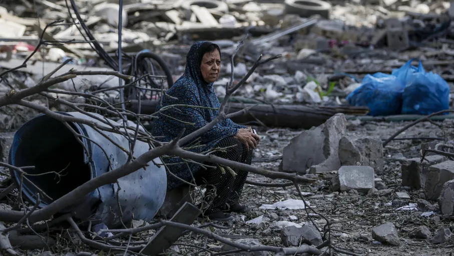 شهيد ومصابون في غارة إسرائيلية على حي الرمال غربي غزة  