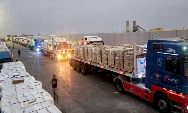 مساعدات جديدة بطريقها إلى غزة عبر معبر كرم أبو سالم