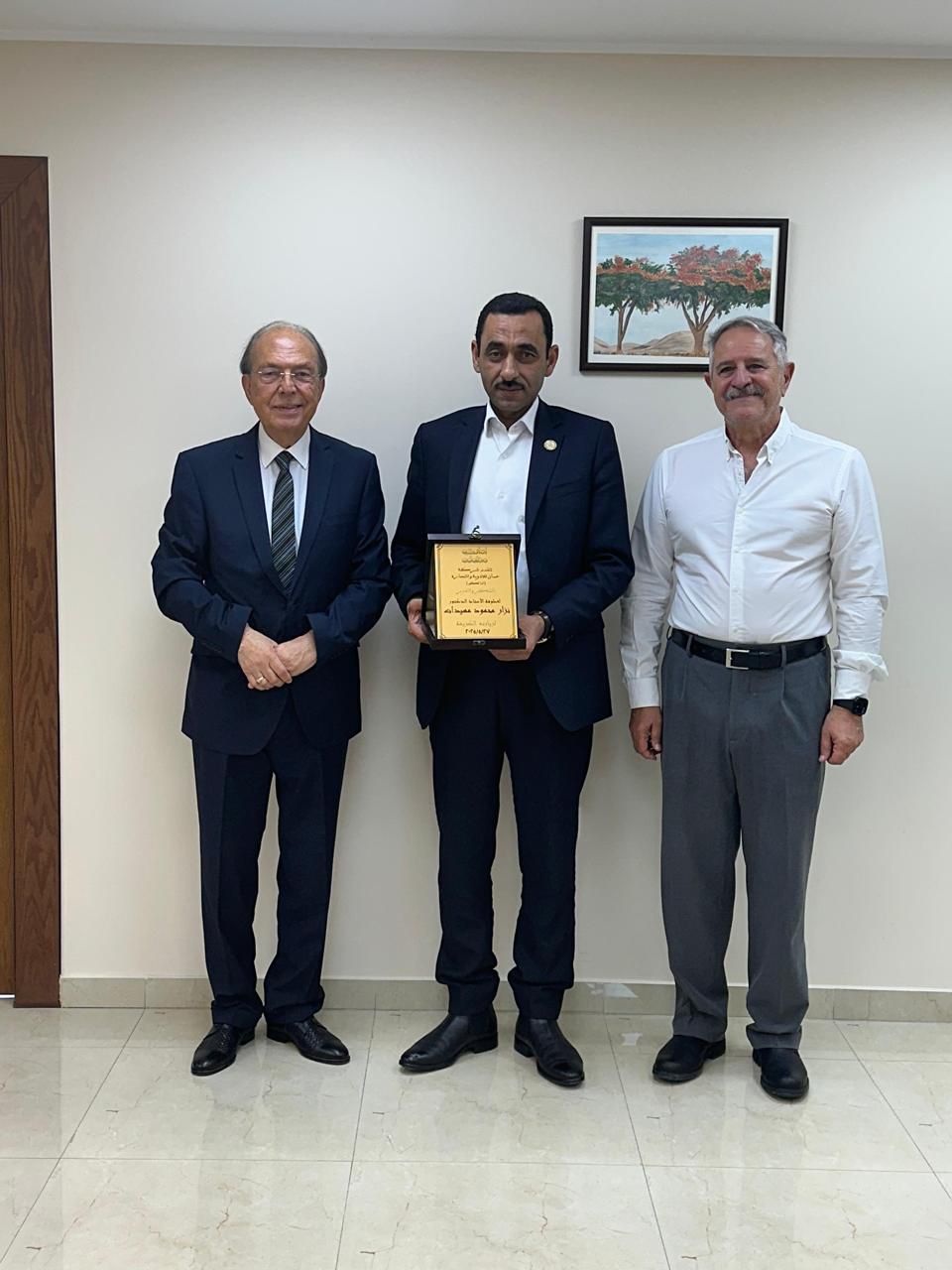 مدير عام مؤسسة الغذاء والدواء يتفقد شركة عمان للأدوية اداتكو