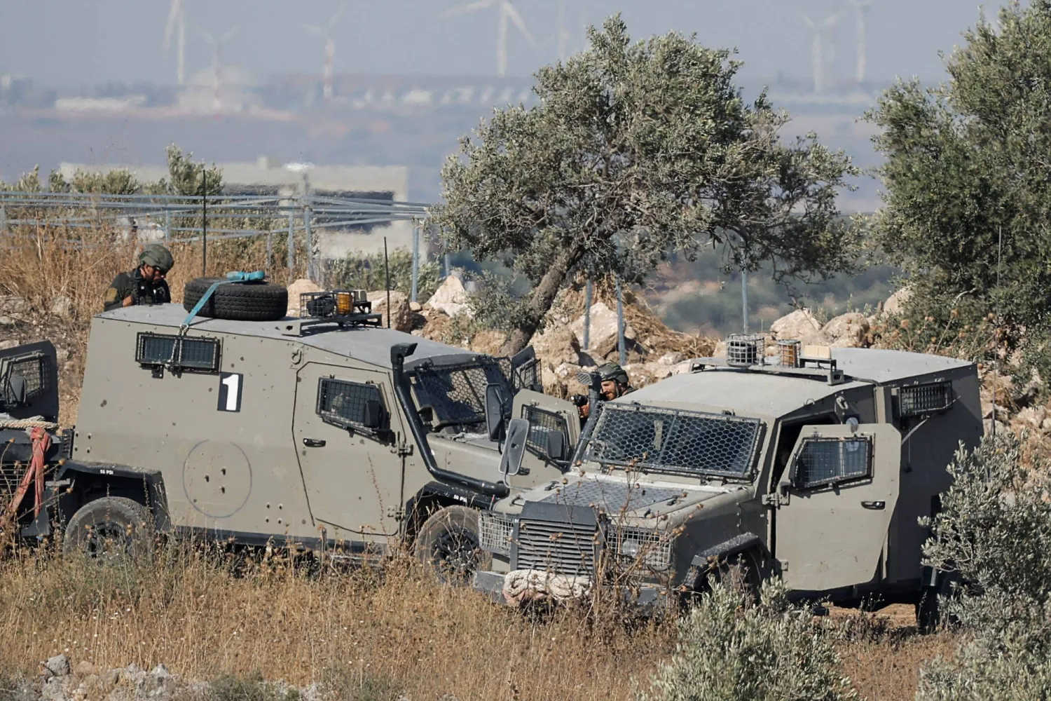 تعزيزات عسكرية واقتحامات للاحتلال في مدينة قلقيلية