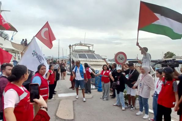 إسرائيل تعتقل 25 ناشطا تركيا بأسطول الصمود