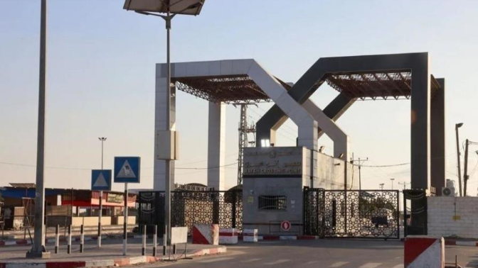 الانتظار المرّ ..  فلسطينيون غادروا للعلاج والتعليم فعلقوا خارج غزة 