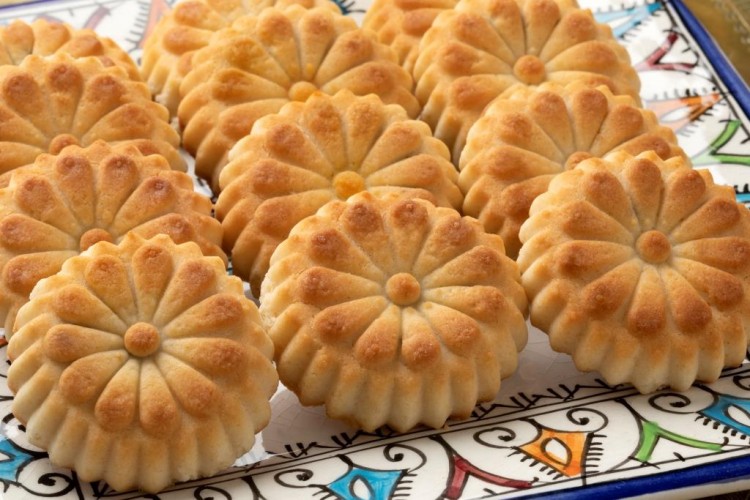 طريقة عمل كعك العيد بالتمر 