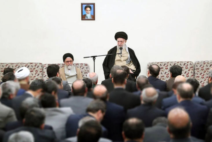 مخاوف إيرانية من استهداف المرشد وإثارة الاضطرابات