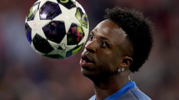 صحفي إسباني: مدرب ريال مدريد القادم سيكون تحت حذاء فينيسيوس!