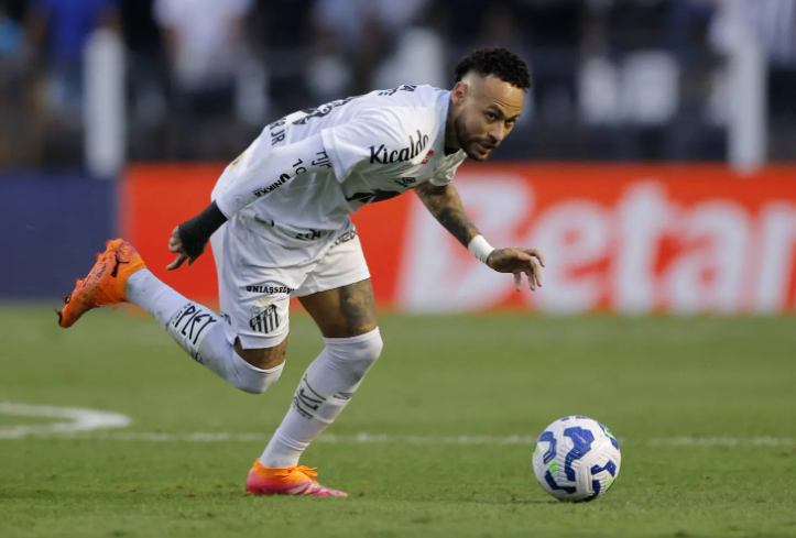 نيمار يعود للمشاركة مع سانتوس بعد غياب شهر ونصف