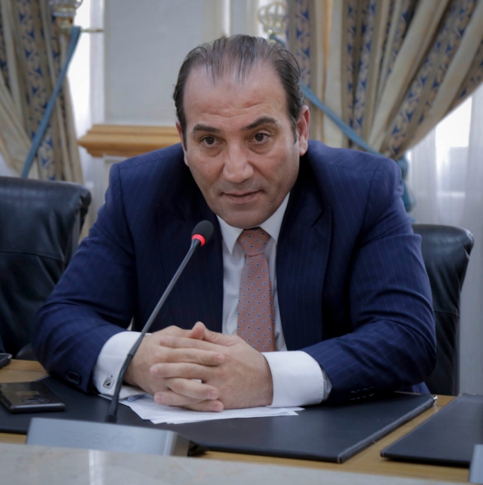نقيب المقاولين يترأس وفداً من نقابة المقاولين الى سوريا