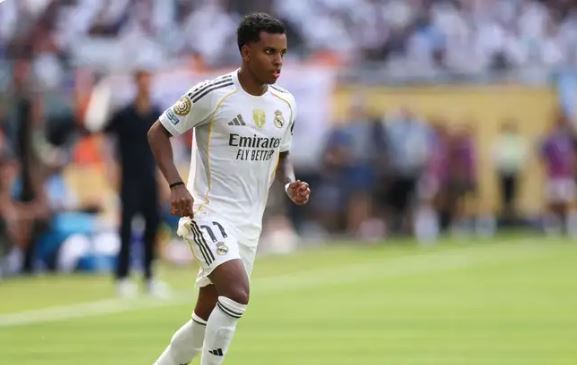 كيف رد رودريغو على أنباء رحيلة عن ريال مدريد ؟