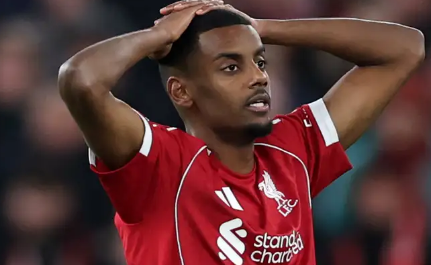 "الصورة الكاملة خطفتني" ..  إيزاك يبرر رحيله المثير إلى ليفربول