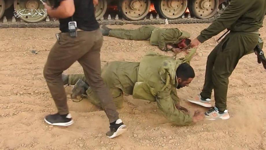 القسام تفرج عن صاحب الصورة الشهيرة في 7 أكتوبر