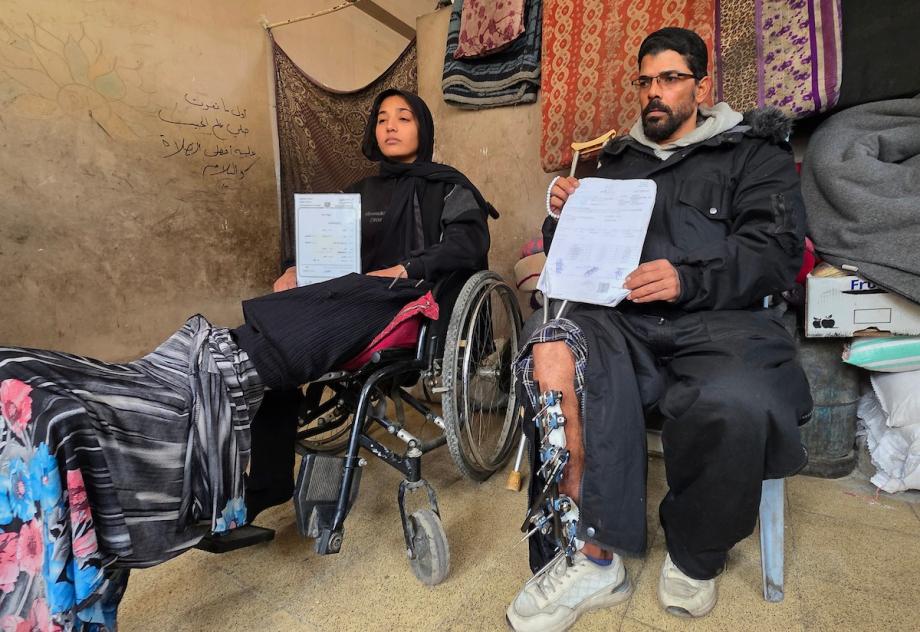 رصاصة عند بوابة المساعدات ..  ريماس ووالدها عالقان بين الإصابة وانتظار السفر  