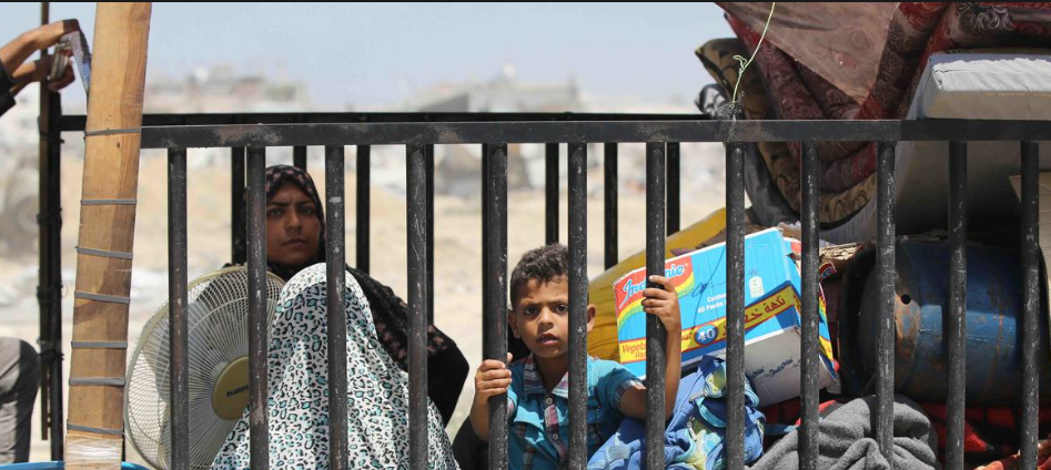 “لن يتبقى لهم سوى مساحة أريكة” ..  خطط الإجلاء تهدف لحصر السكان في منطقة صغيرة بغزة