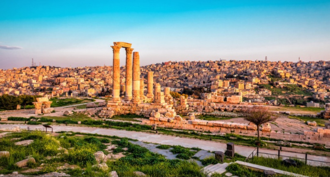 الحرارة أعلى من معدلاتها بـ 9 درجات اليوم