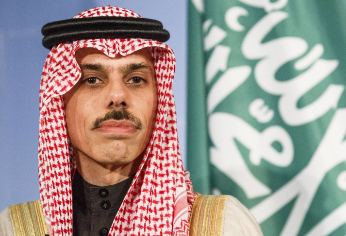 تحركات دبلوماسية سعودية لخفض التصعيد العسكري بين الاحتلال وإيران