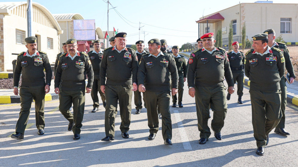 الحنيطي يزور كتيبة الأمير طلال الآلية/5 ويفتتح مباني فيها